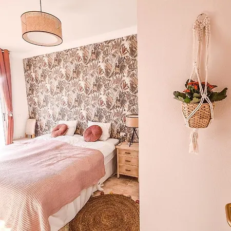 Oceanview Boutique House, 125 Sqm, Parking, Sunset Rooftop *