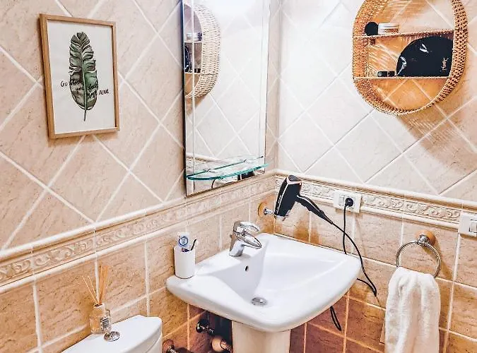 Oceanview Boutique House, 125 Sqm, Parking, Sunset Rooftop Feriehus