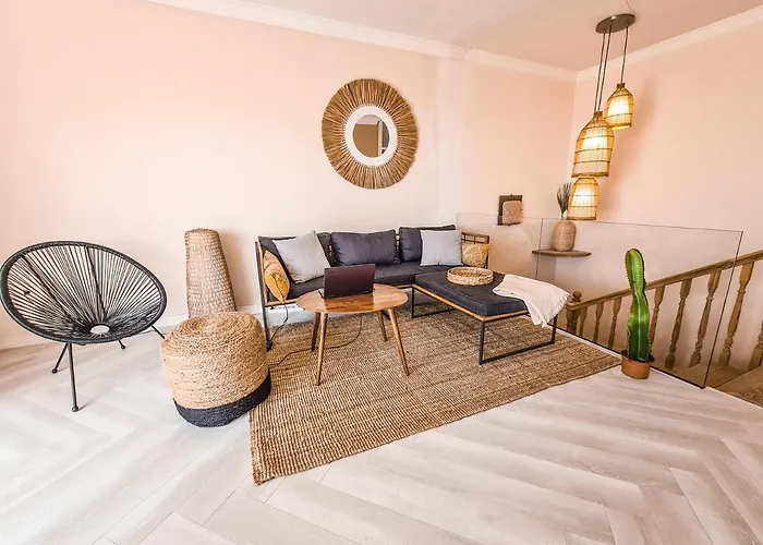 Feriehus Oceanview Boutique House, 125 Sqm, Parking, Sunset Rooftop *