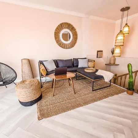 بيت للعطل Oceanview Boutique House, 125 Sqm, Parking, Sunset Rooftop *